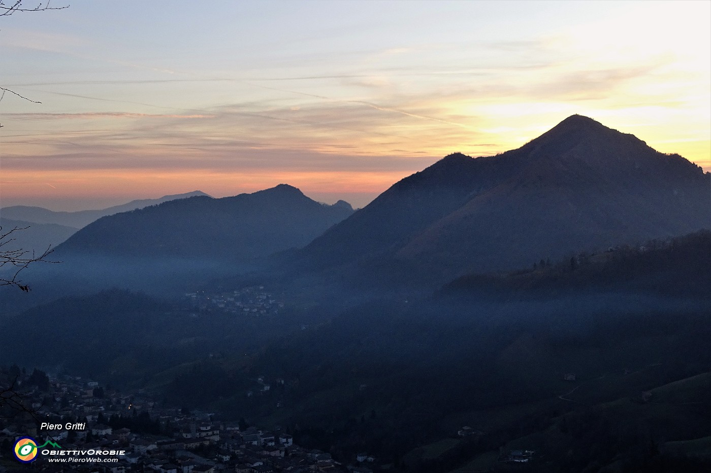 69 Monte Gioco e Pizzo Rabbioso nei colori del tramonto.JPG